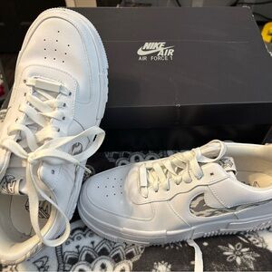 W AF1 PIXEL SE 

Size 9 used